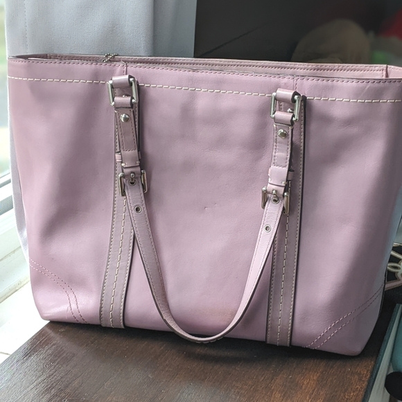 Authentic Coach Leather Tote, Medium size, Lavender - Picture 2 of 5